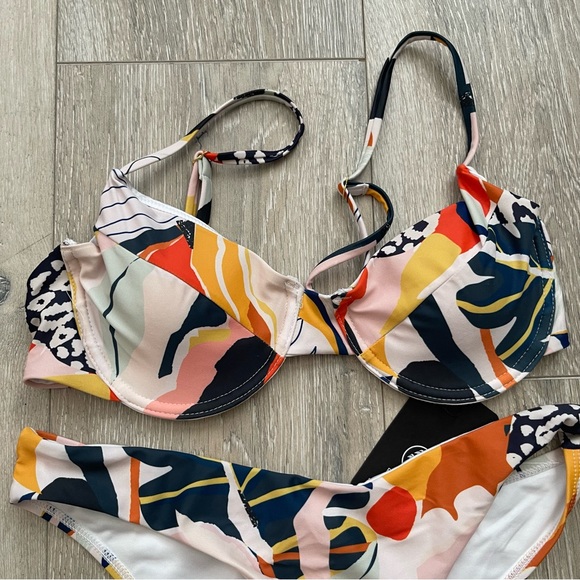 Escape to Paradise 2 Piece Bikini NWT - Picture 11 of 11